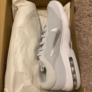 Nike Air Max Advantage - brand new